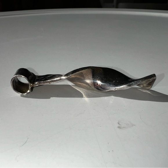 Sterling Silver hammered twisted necklace pendant. About 2 inches long - Picture 3 of 4